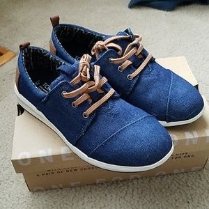 NWT Toms Denim Sneaker Youth Size 5.5 (7.5 womens)
